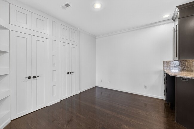 Building Photo - 155 N Hanley Rd