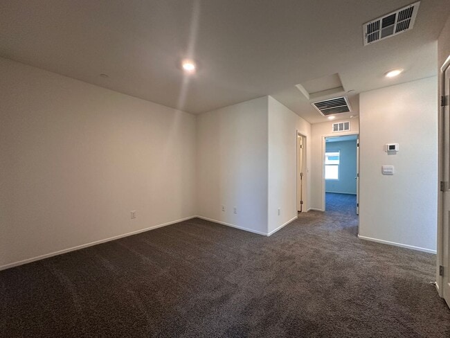 Building Photo - BRAND NEW 3 BEDROOM TOWNHOUSE W/LOFT