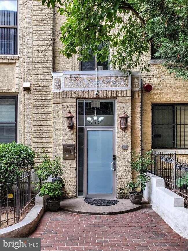 Primary Photo - 1437 Spring Rd NW