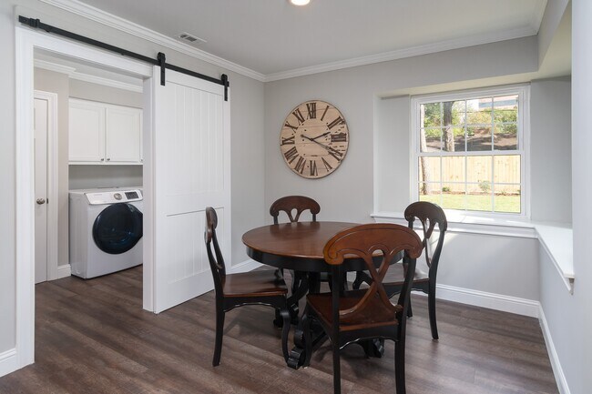 Building Photo - 726 Thistlewood Dr