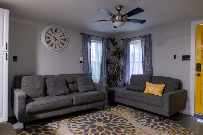 Building Photo - 4017 Avenue M