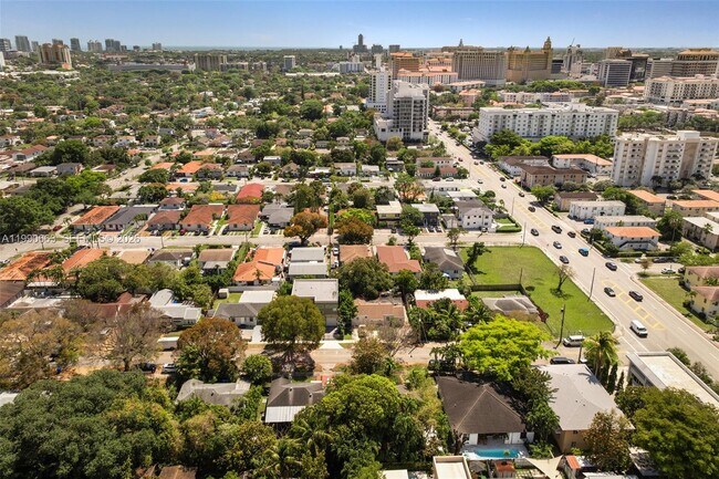 Building Photo - 3640 SW 13th St