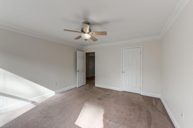 Building Photo - 105 Vanira Ave SE