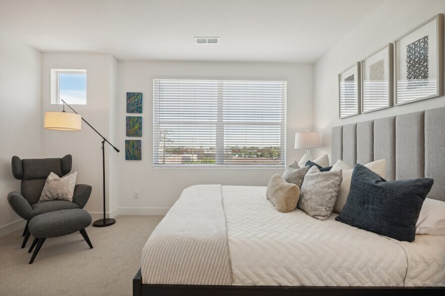 Building Photo - 3600 S Inca St