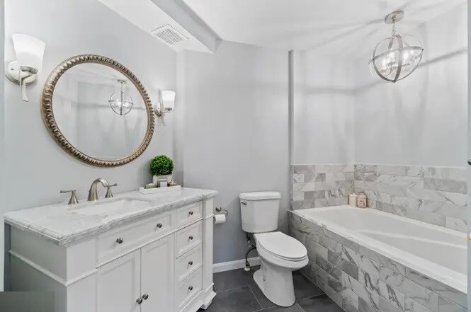 En-suite bathroom - 5908 Founders Hill Dr