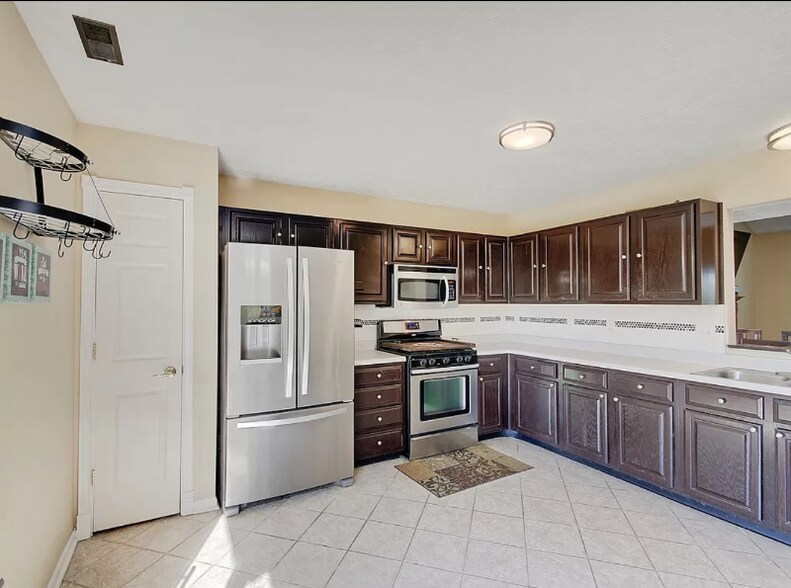 Building Photo - 9884 Plantana Blvd