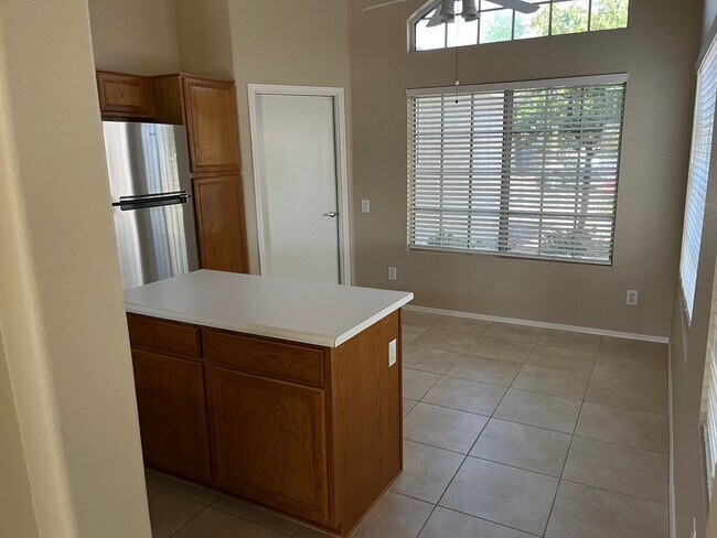 Building Photo - 33 N Sahuaro Dr
