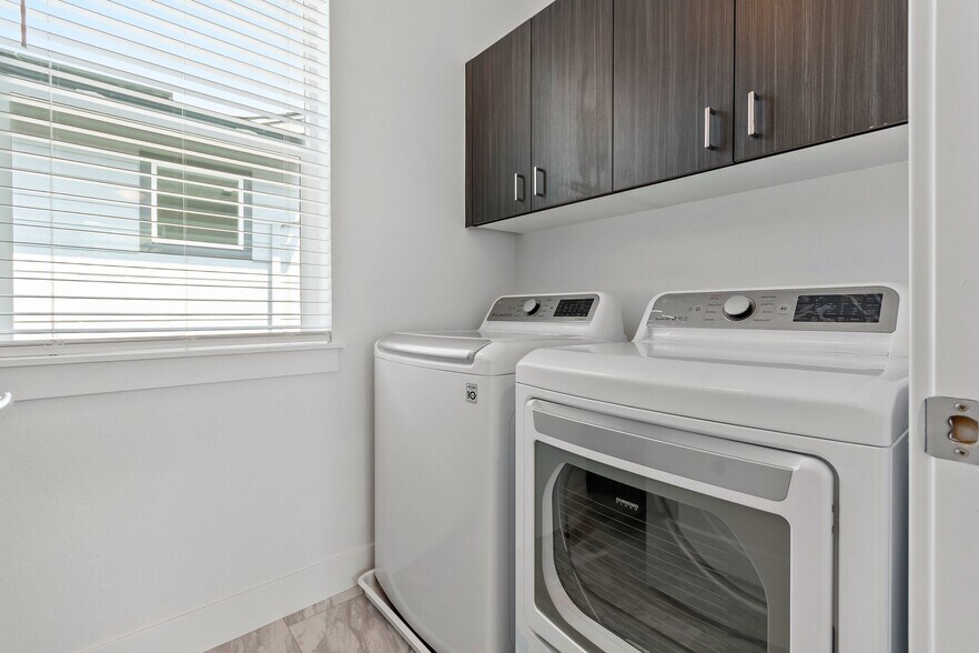 Building Photo - 6106 Netherland Ct