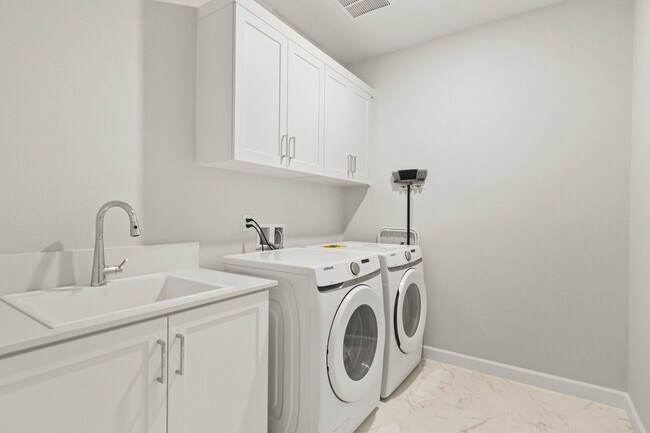 Building Photo - 12639 Elizabeth Wy