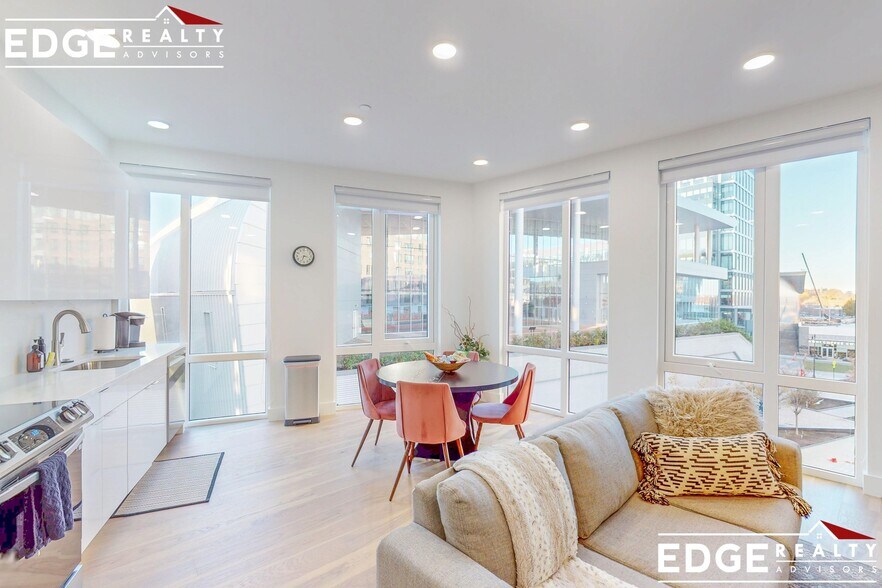 Building Photo - 38 Hichborn St