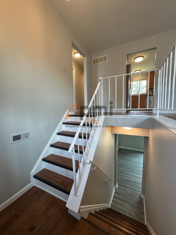 Building Photo - 1031 W 59th Pl