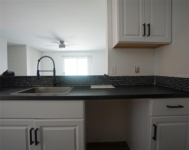 Building Photo - 9481 Highland Oak Dr