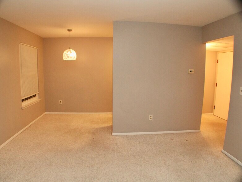 Building Photo - 910 Chestnut Hill Dr