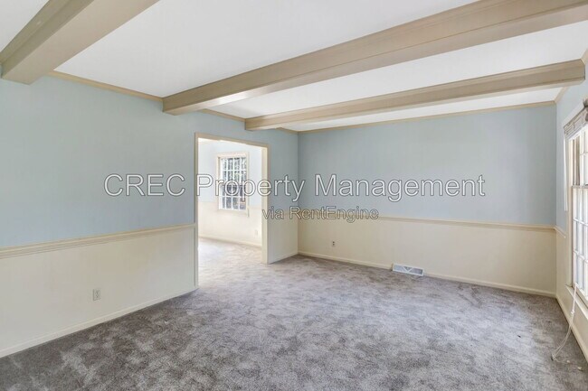Building Photo - 321 Shaftesbury Ln