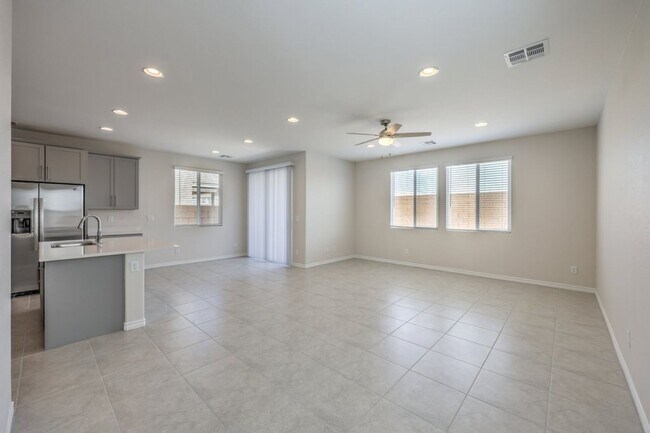 Building Photo - Fully Upgraded - 4bedroom & 2.5 bathrooms-