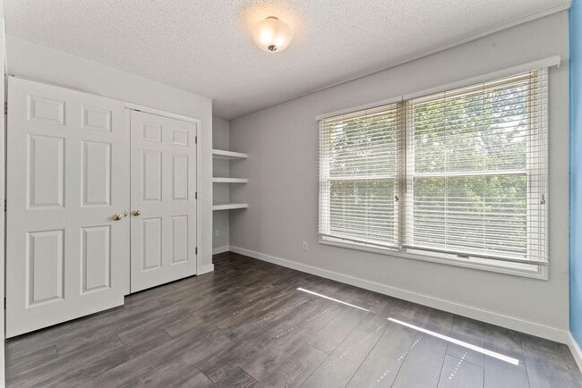 Building Photo - 47 Stonehenge Dr