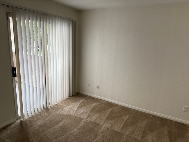 Building Photo - Fashion Valley 2Br/2Ba Condo with 2 car ga...