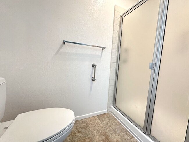 Building Photo - Spacious 3BD/2BA Condo in Mission Greens -...