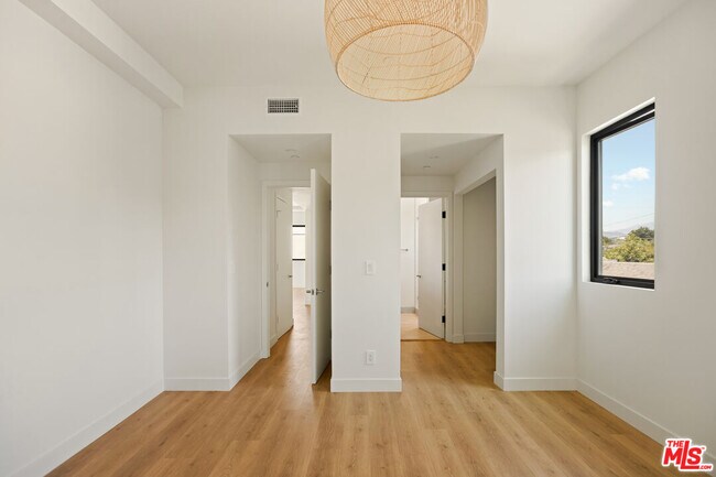 Building Photo - 2671 Benedict St