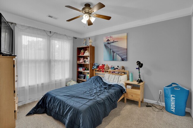 Building Photo - 3 Stagbriar