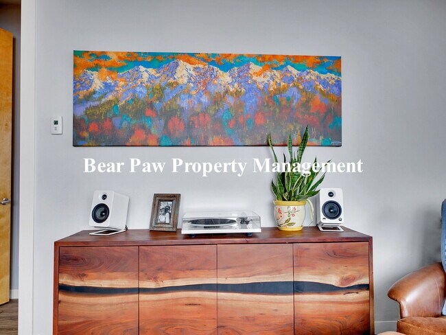 Building Photo - "Spacious 5-Bed Retreat with 3.5 Baths on ...