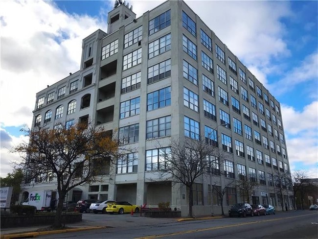 unique loft building - 5850 Centre Ave