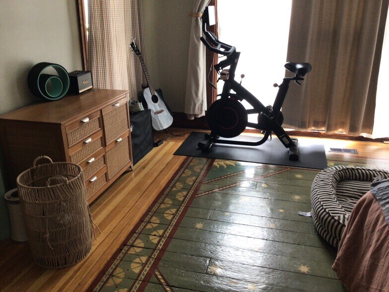 front room - 212 S Albany St