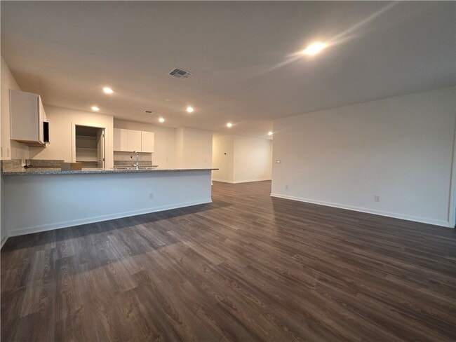 Building Photo - 2079 E Desert Greens Dr