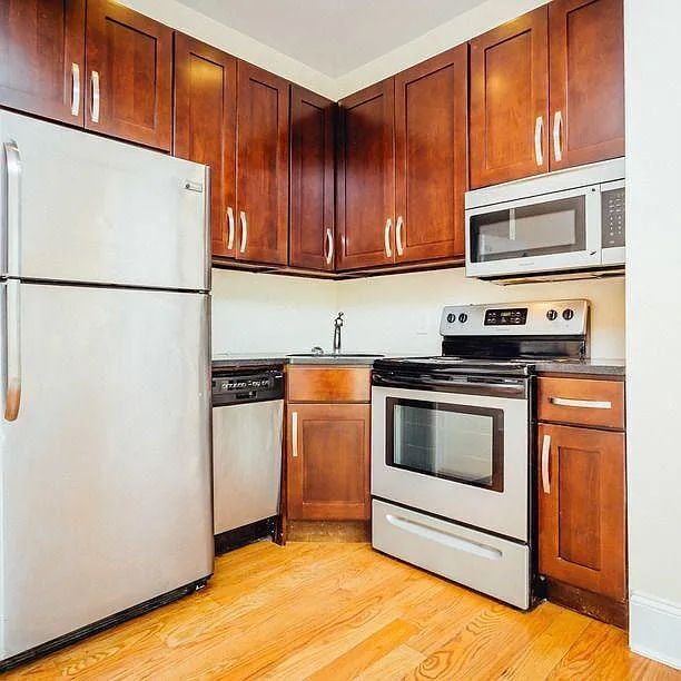 Building Photo - "Charming 2-Bedroom Gem in the Heart of Brooklyn - Your Perfect Urban Retreat!"