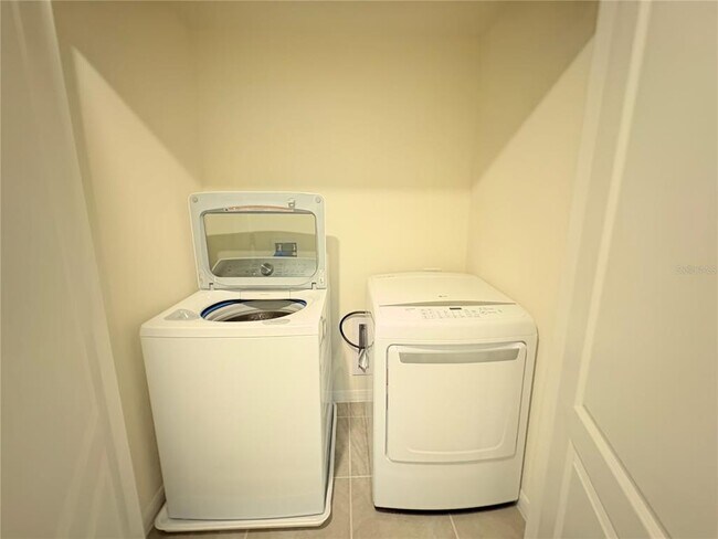 Building Photo - 2910 Hudson Hammock Wy