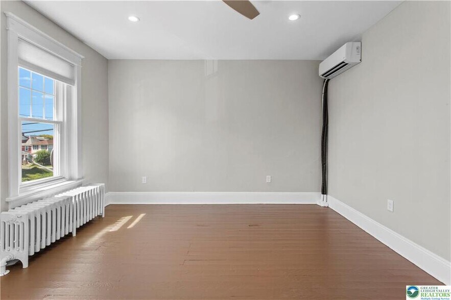 Building Photo - 413 Woodlawn Ave