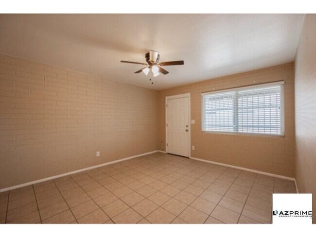 Building Photo - FREE ONE MONTH RENT MOVE IN SPECIAL!  Modern 1/1 Phoenix Apartment - Stylish &amp; Convenient!