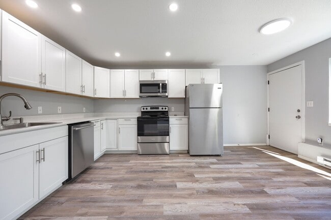 Building Photo - Renovated Basement level unit - West Linn, OR