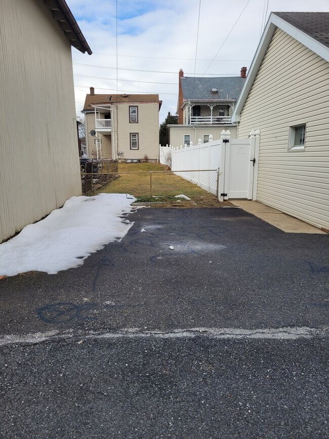 Building Photo - 132 S 5th Ave