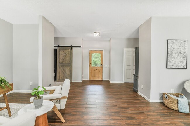 Building Photo - 44 Lake Forest Cir