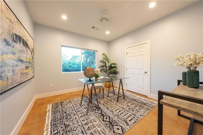 Building Photo - 3210 R O Dr
