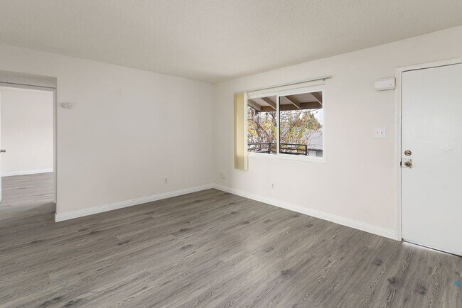 Building Photo - The Venetian Apartments