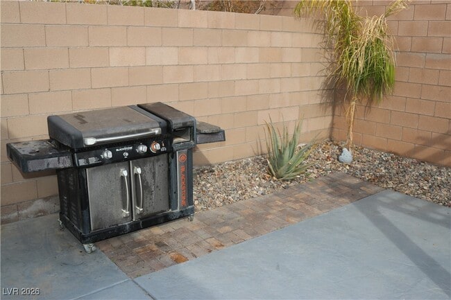 Building Photo - 10 Vicolo Sebino