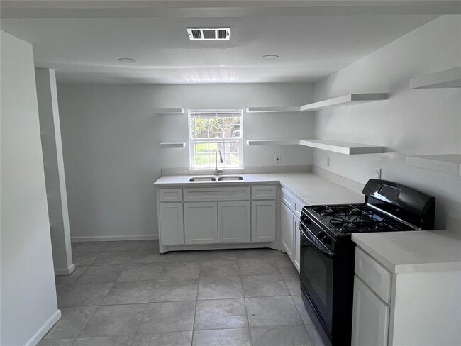 Building Photo - 21534 Cedar Ln