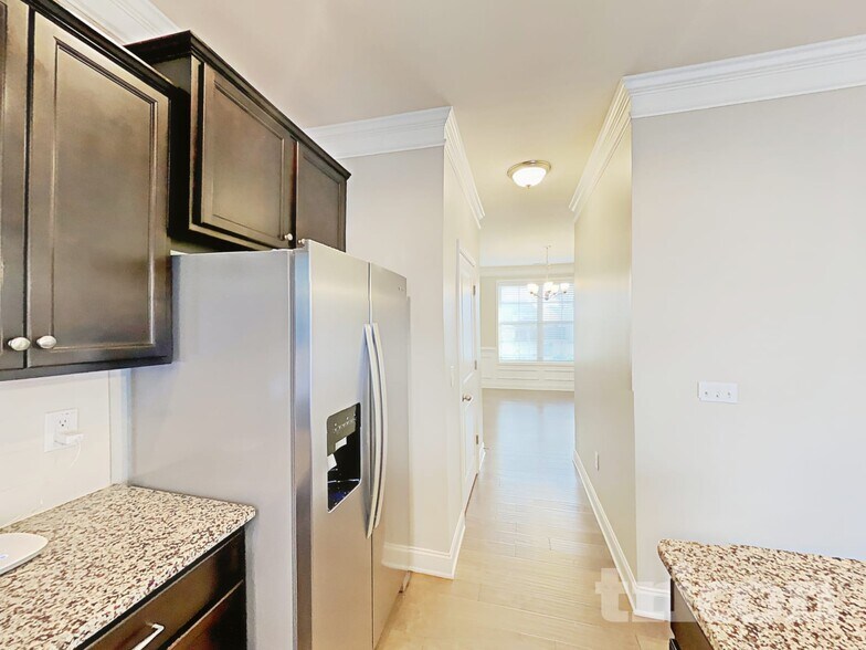 Building Photo - 7553 Poplar Meadow Ln