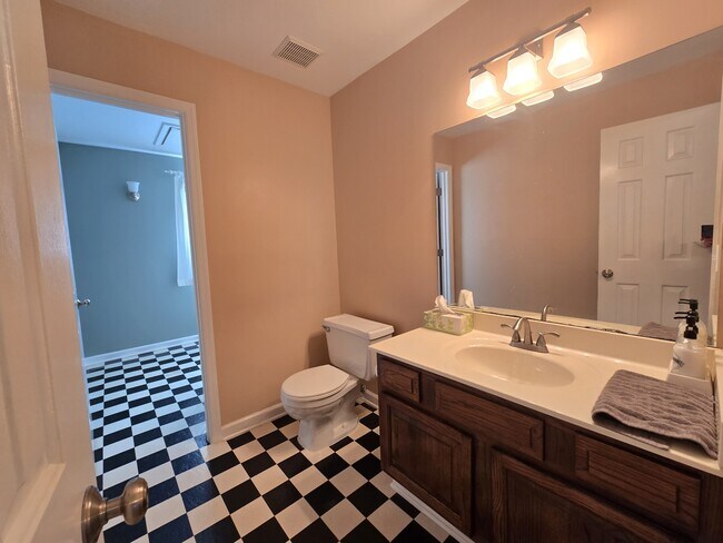 Building Photo - 232 Pebble Glen Dr