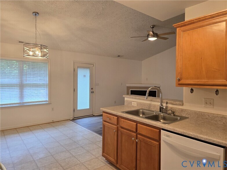 Building Photo - 5607 Jessup Station Pl