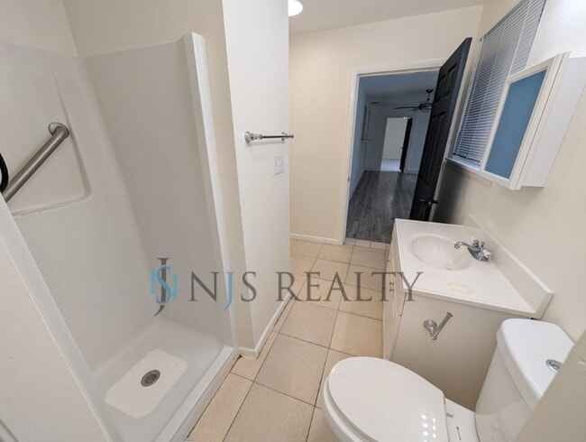 Building Photo - Just Reduced!!  POOL!! Beautiful 4/2/2 home with a POOL, 1700 Sq. Ft. with fenced yard, TONS of r...