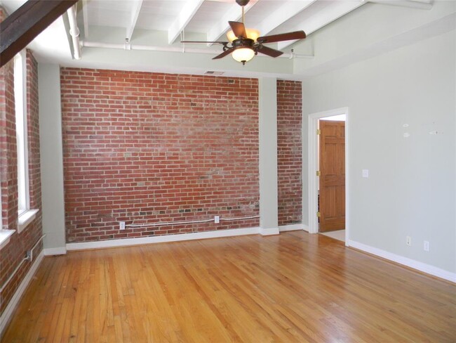 Building Photo - 100 20th St