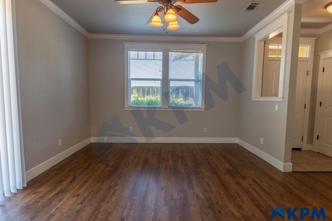 Building Photo - Updated 2-Story, 3 Bedroom 2.5 Bath Single...