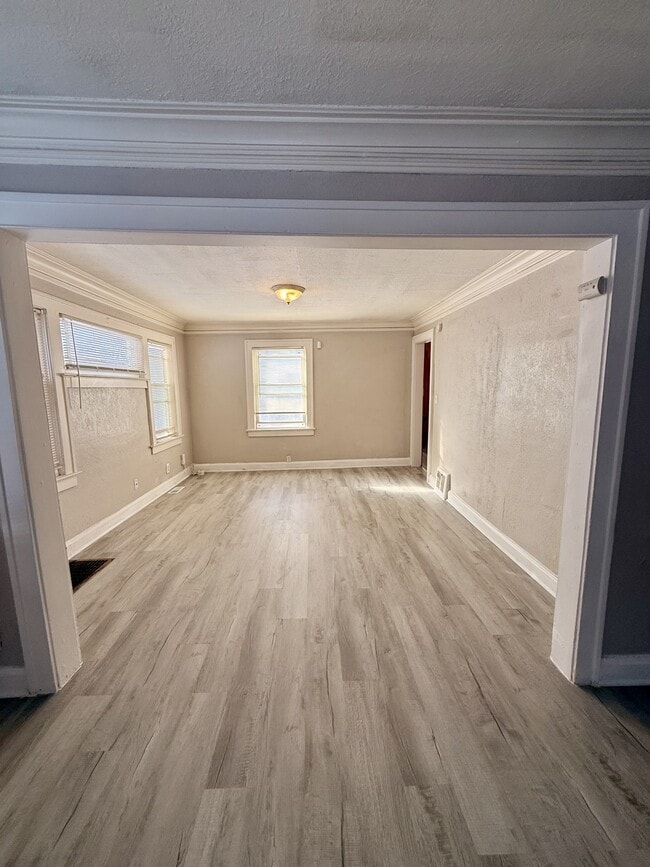 Building Photo - 5524 Woodland Ave