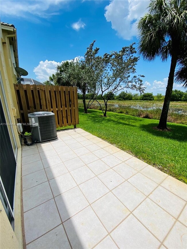 Building Photo - 2433 Pasadena Way