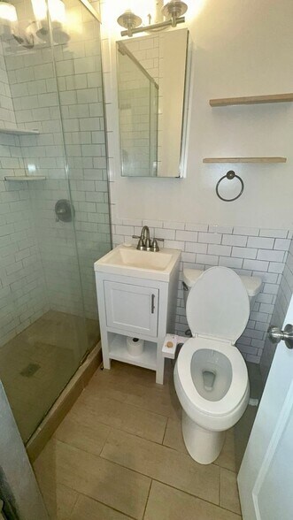 Building Photo - 1654 W Wallen Ave