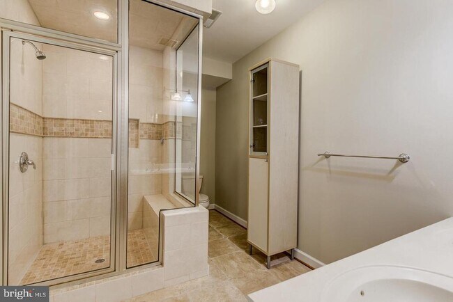 Building Photo - 18 Nantucket Ct