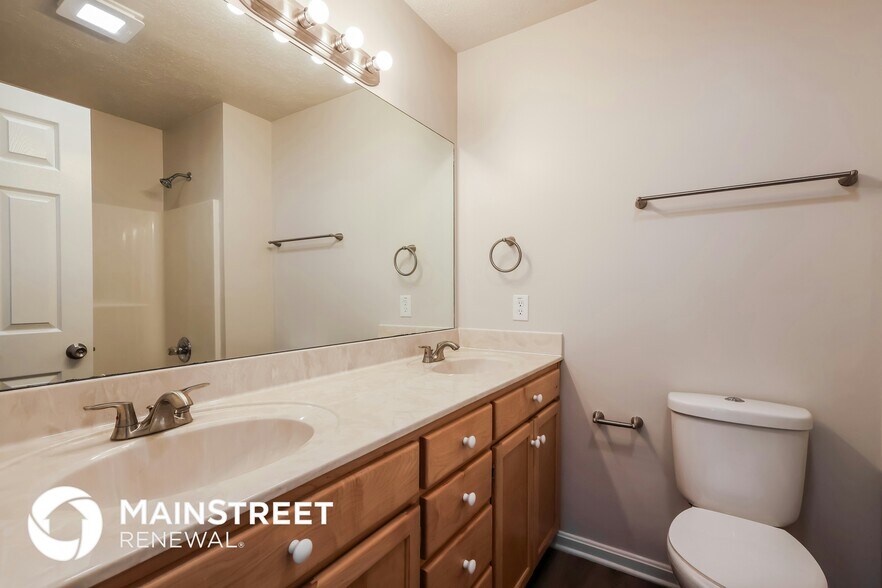 Building Photo - 1800 Field Dr